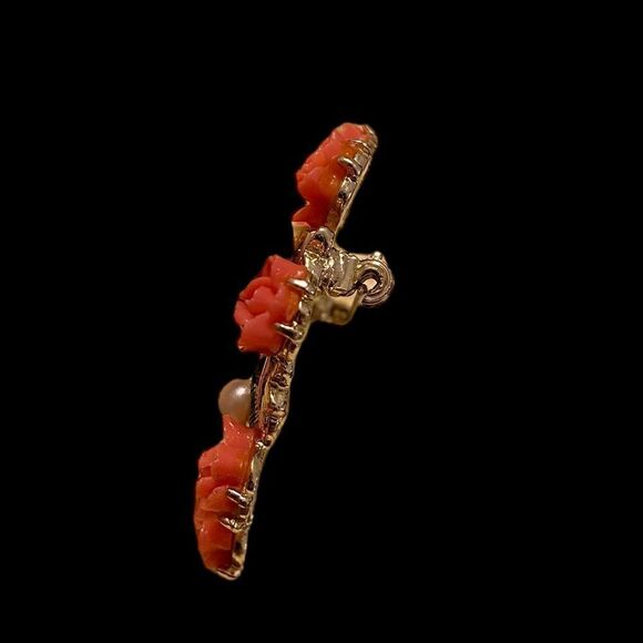 Vintage 950's Lucite Roses w/Faux Pearl & Enamel Leaves Pin/Brooch! - Picture 6 of 7